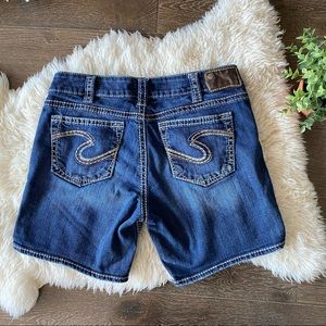 Silver Suki medium wash jean shorts 7” length